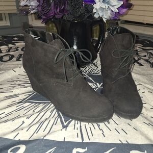 DOLCE VITA SIZE 11 LACE UP SIDE ZIPPER BLACK SUADE WEDGES